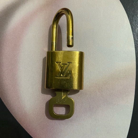 Louis Vuitton Lock Key #329 - Picture 4 of 7